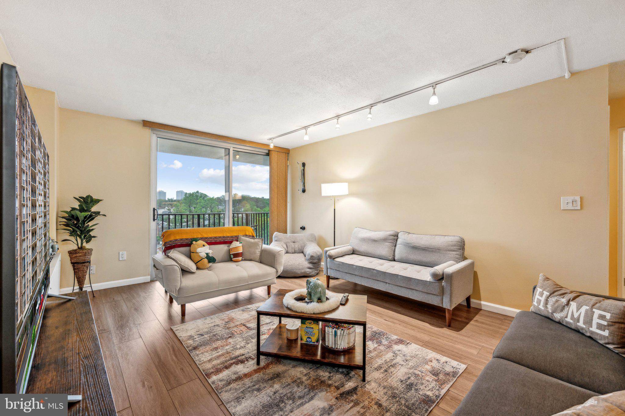Arlington, VA 22204,4600 S FOUR MILE RUN DR #1216