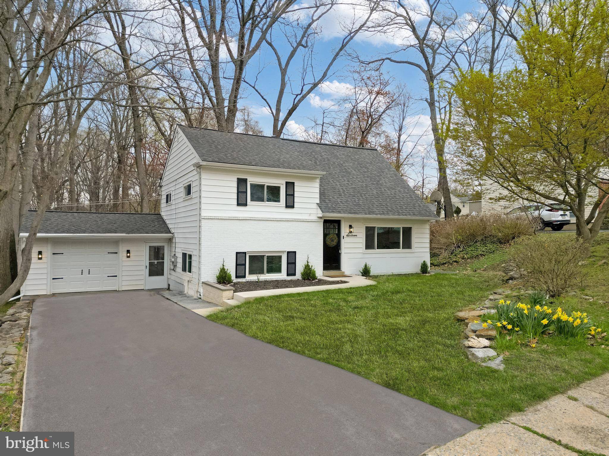Paoli, PA 19301,16 SUNSET DR