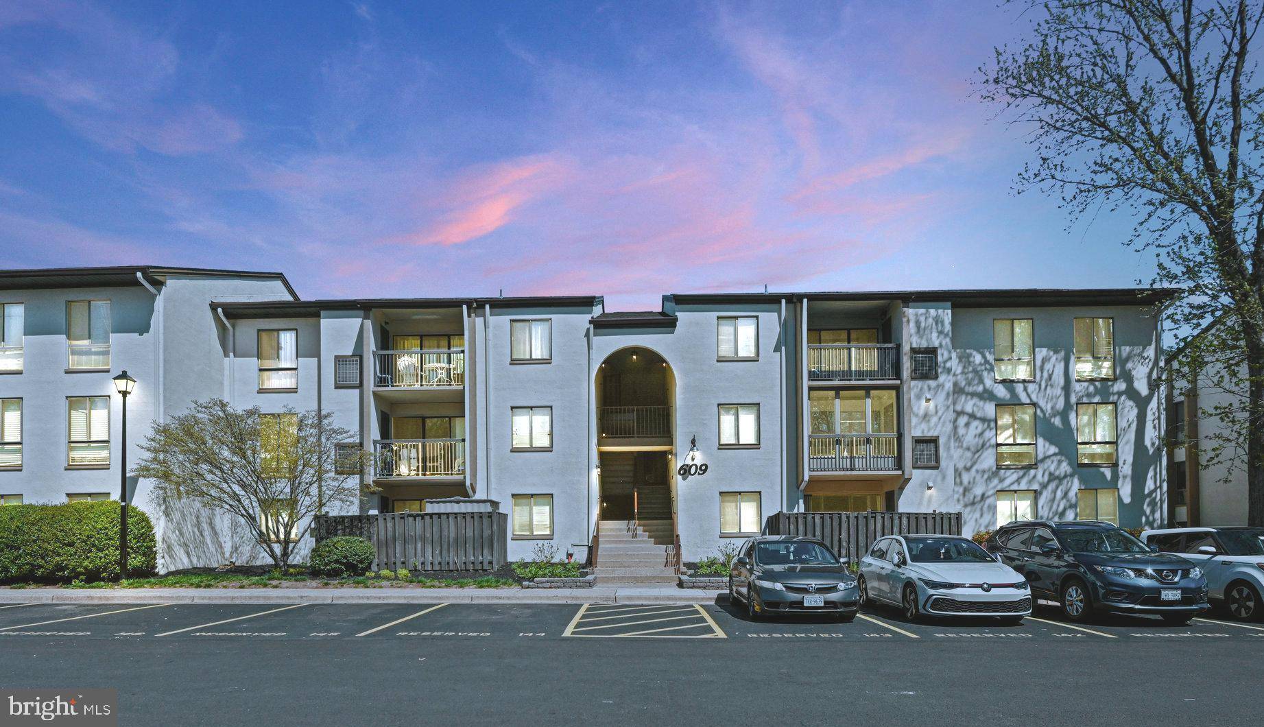 Herndon, VA 20170,609 CENTER ST #T2