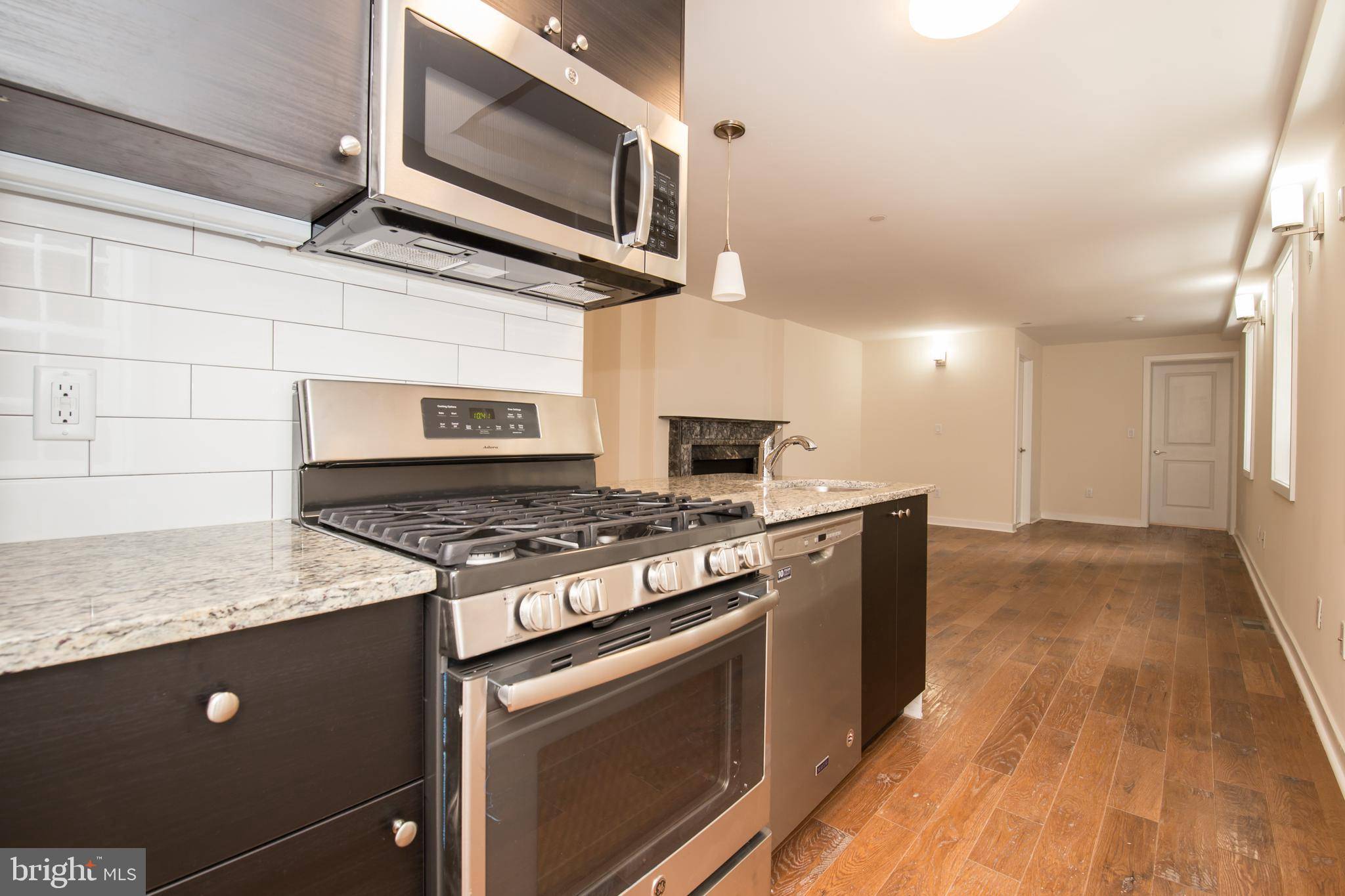 Philadelphia, PA 19106,734 PINE ST #1R