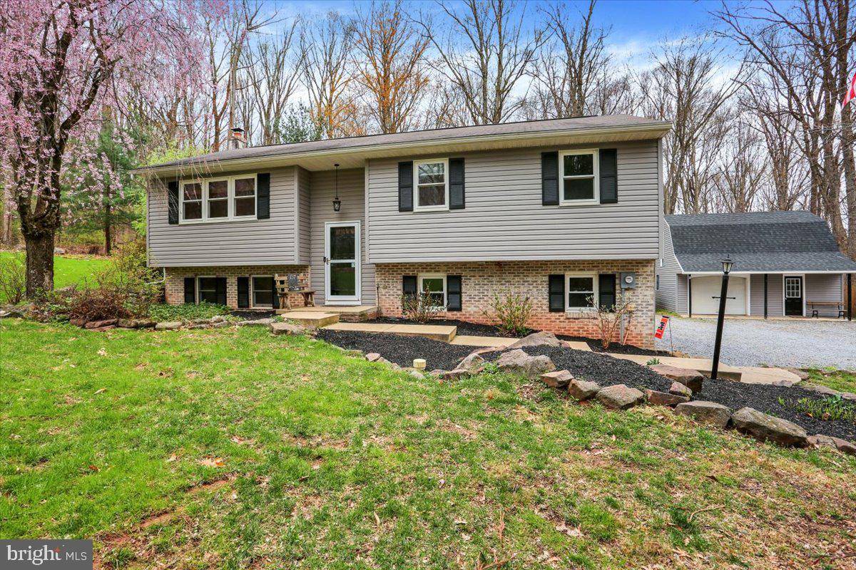 East Earl, PA 17519,639 MAPLE ST