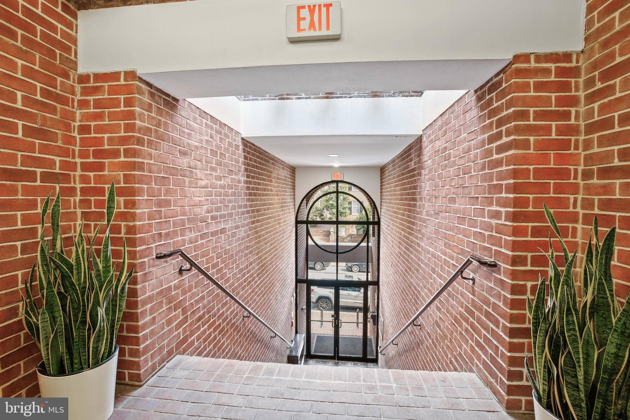 Alexandria, VA 22314,120 CAMERON ST #CS202