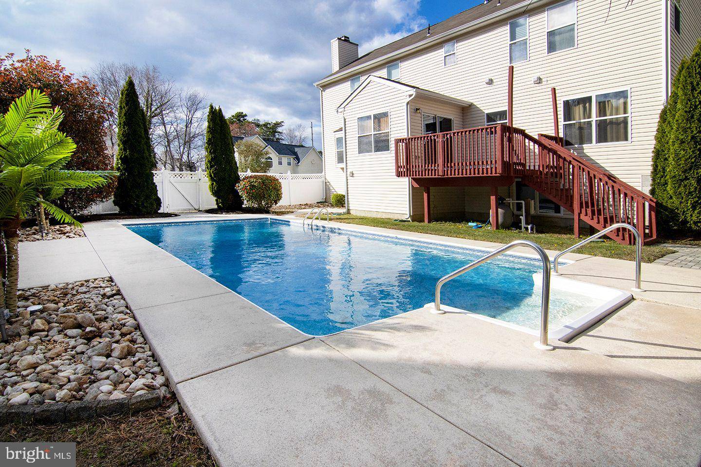 Sicklerville, NJ 08081,2 GOSLING CT