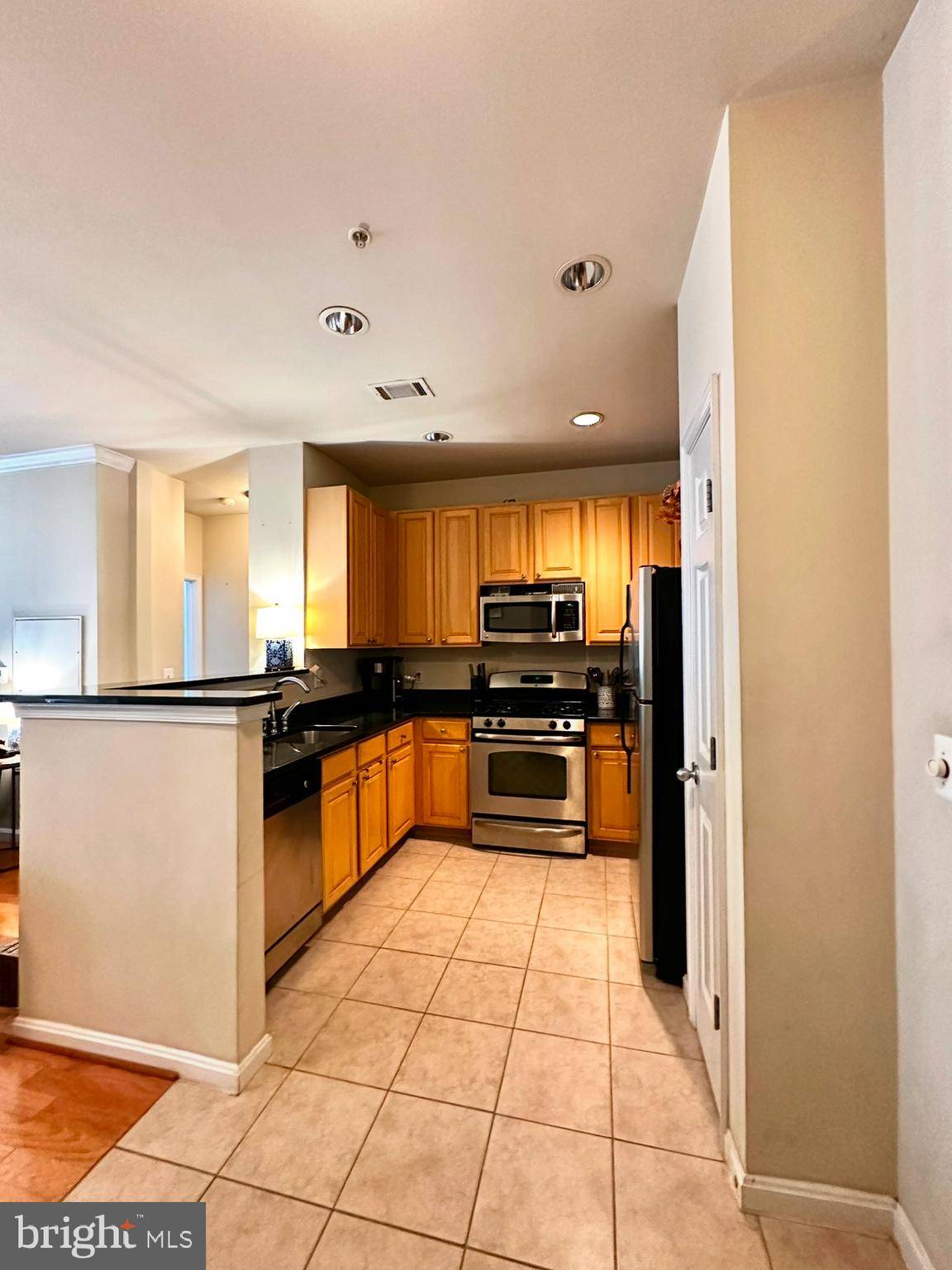 Arlington, VA 22206,2465 ARMY NAVY DR #1-110