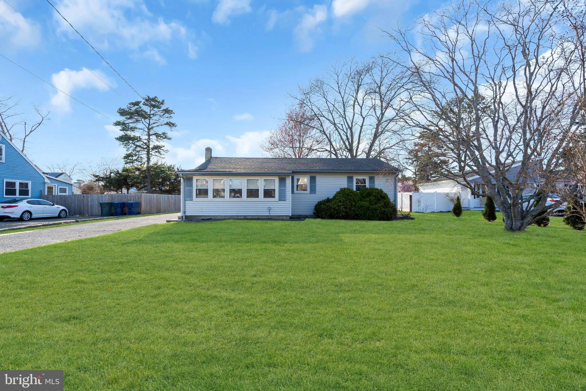 Tuckerton, NJ 08087,21 OAK LN