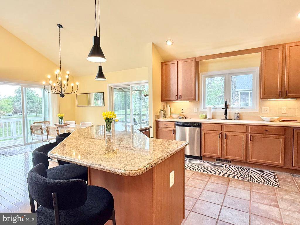 Hedgesville, WV 25427,477 WAMPUM LN
