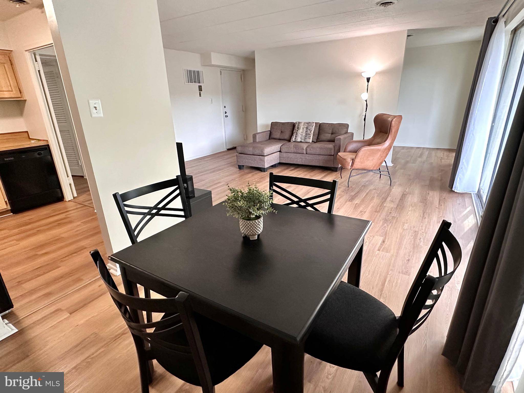 Alexandria, VA 22303,2626 FORT FARNSWORTH RD #200 (2B)