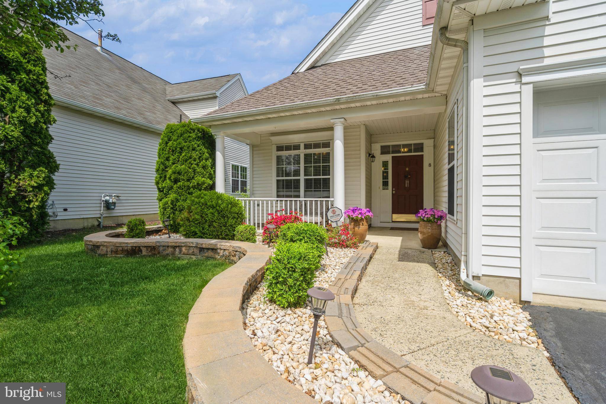 Princeton Junction, NJ 08550,8 MISTFLOWER LN