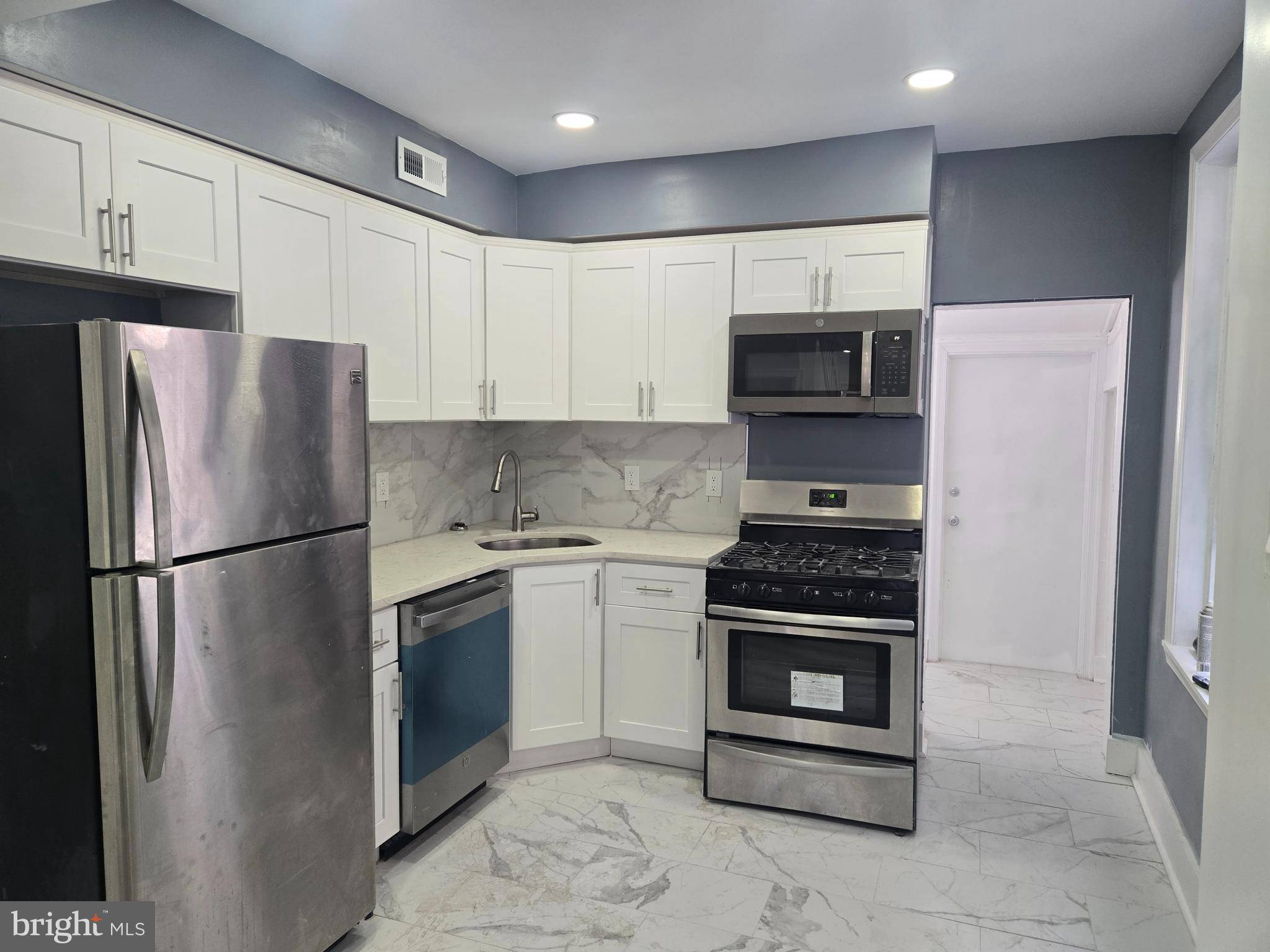Philadelphia, PA 19120,252 E ALBANUS ST