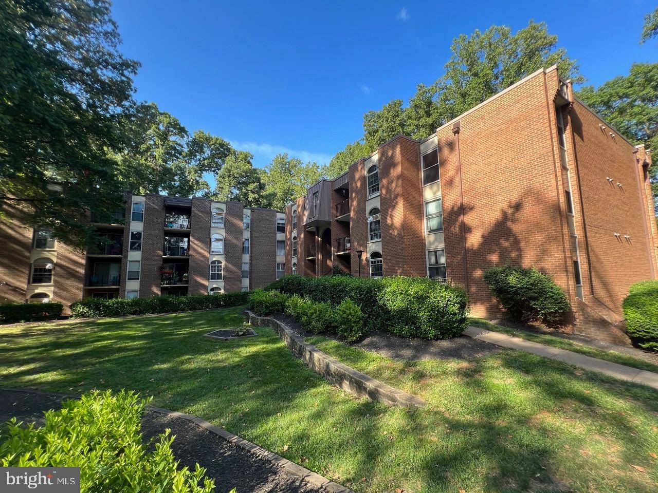 Annandale, VA 22003,3356 WOODBURN RD #24