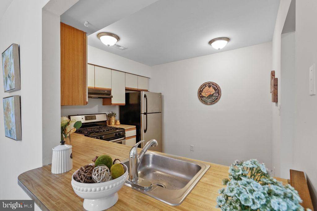 Mount Laurel, NJ 08054,415 JAMESTOWN CT