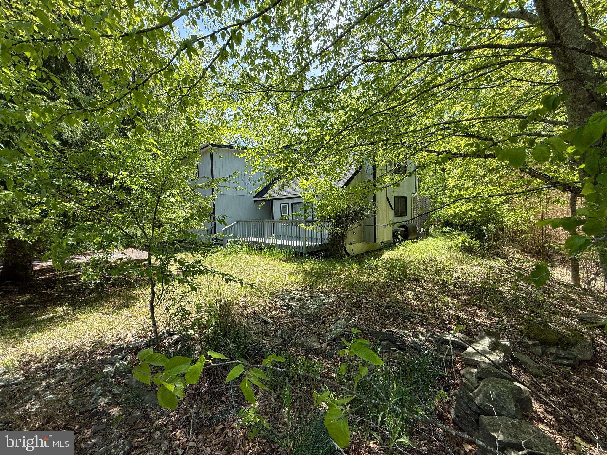 Bushkill, PA 18324,263 CANTERBURY RD