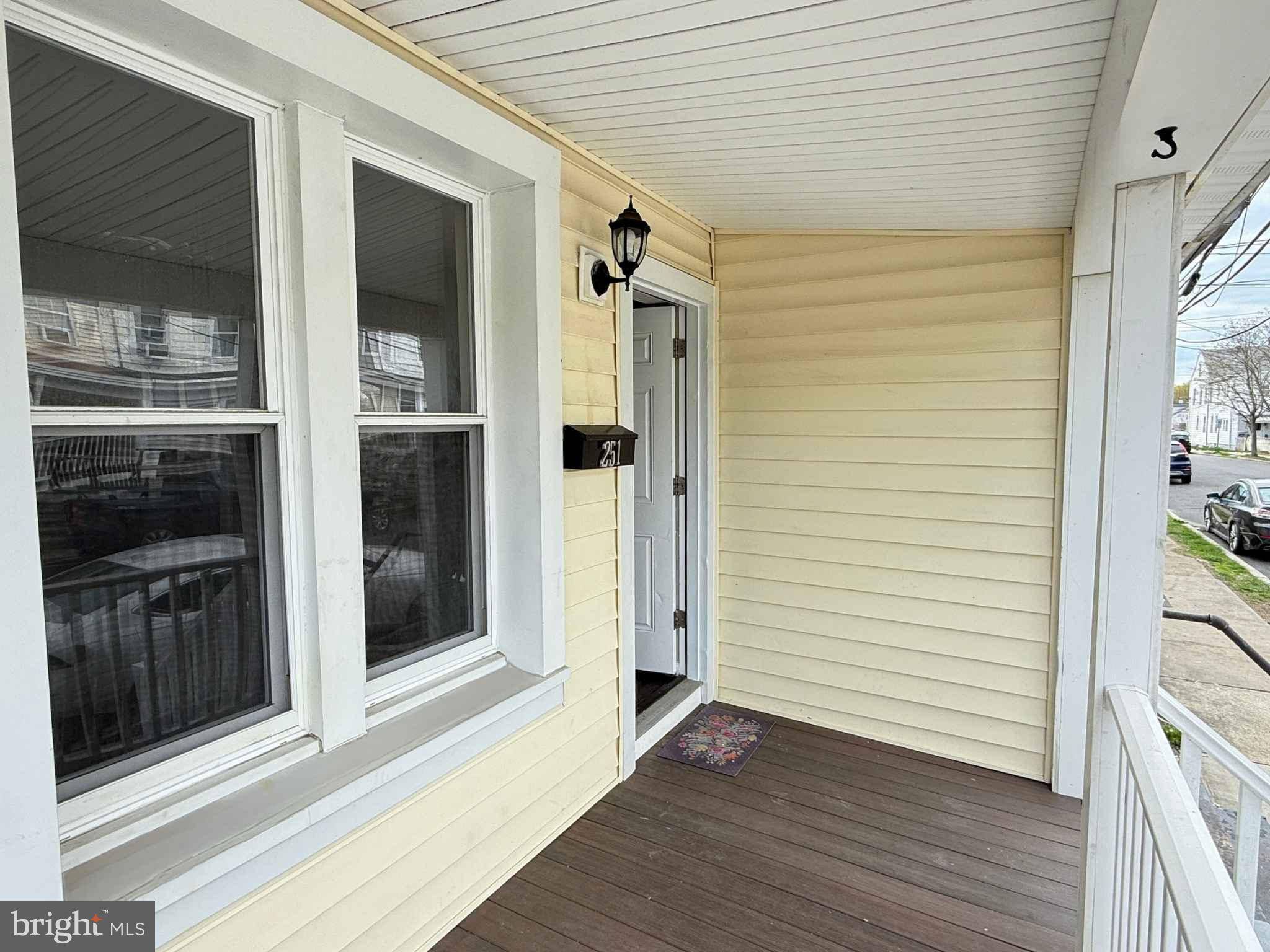 Hamilton, NJ 08611,251 HENRY ST