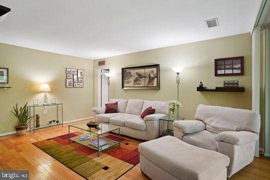 Reston, VA 20190,1521 NORTHGATE SQ #21-C