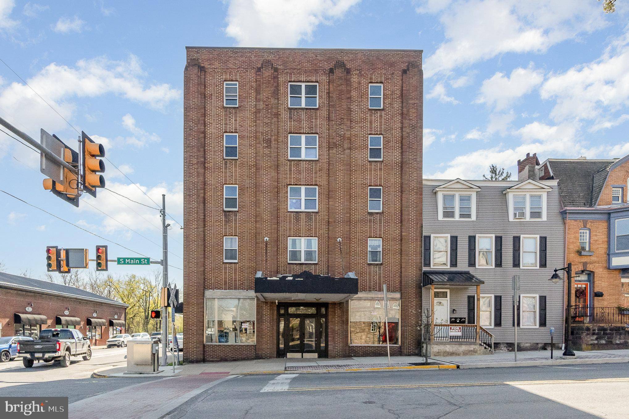 Lewistown, PA 17044,20 S MAIN ST