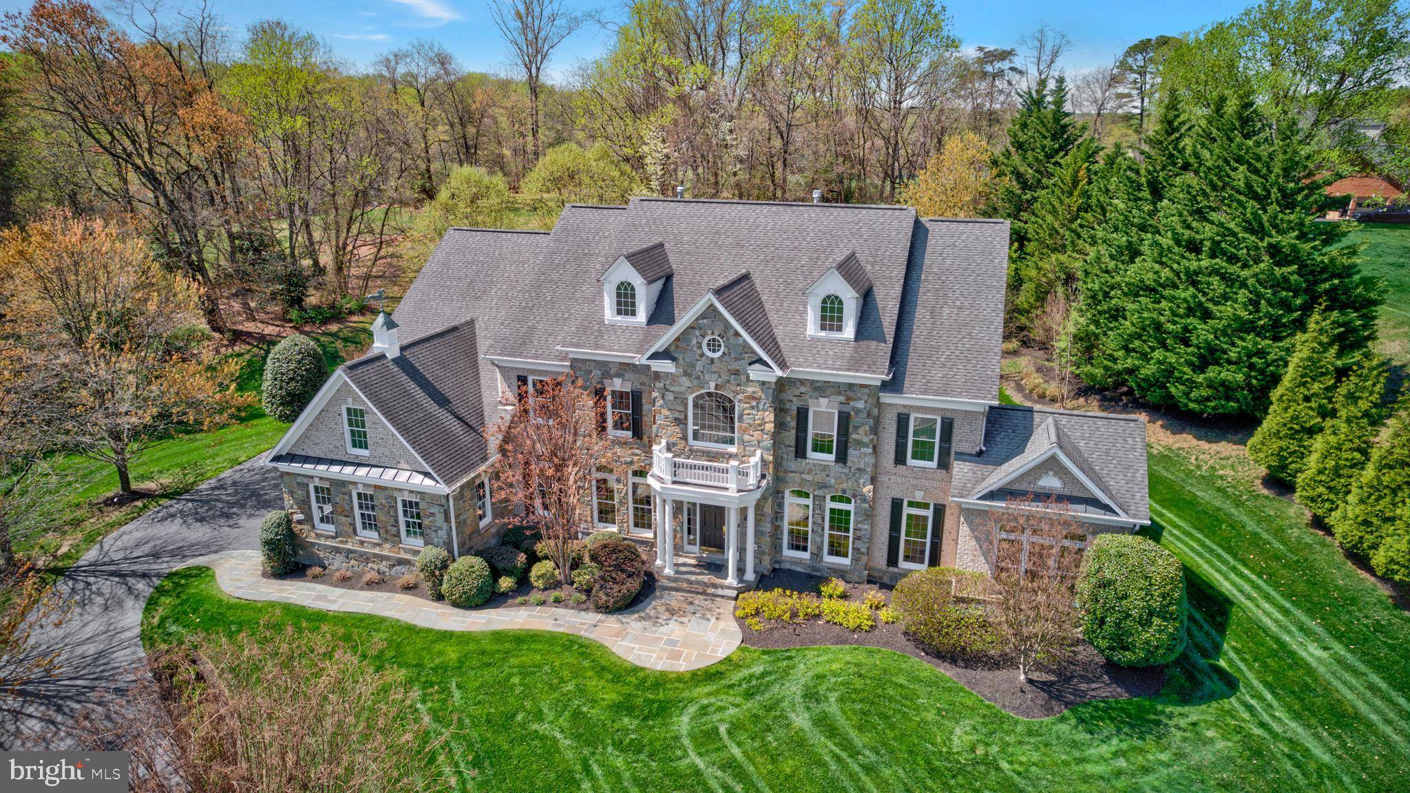 Oakton, VA 22124,11050 HEATHLAND DR
