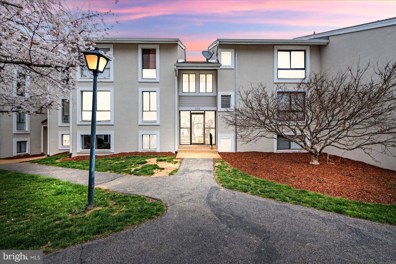Alexandria, VA 22309,5758-B VILLAGE GREEN DR #09/5758B