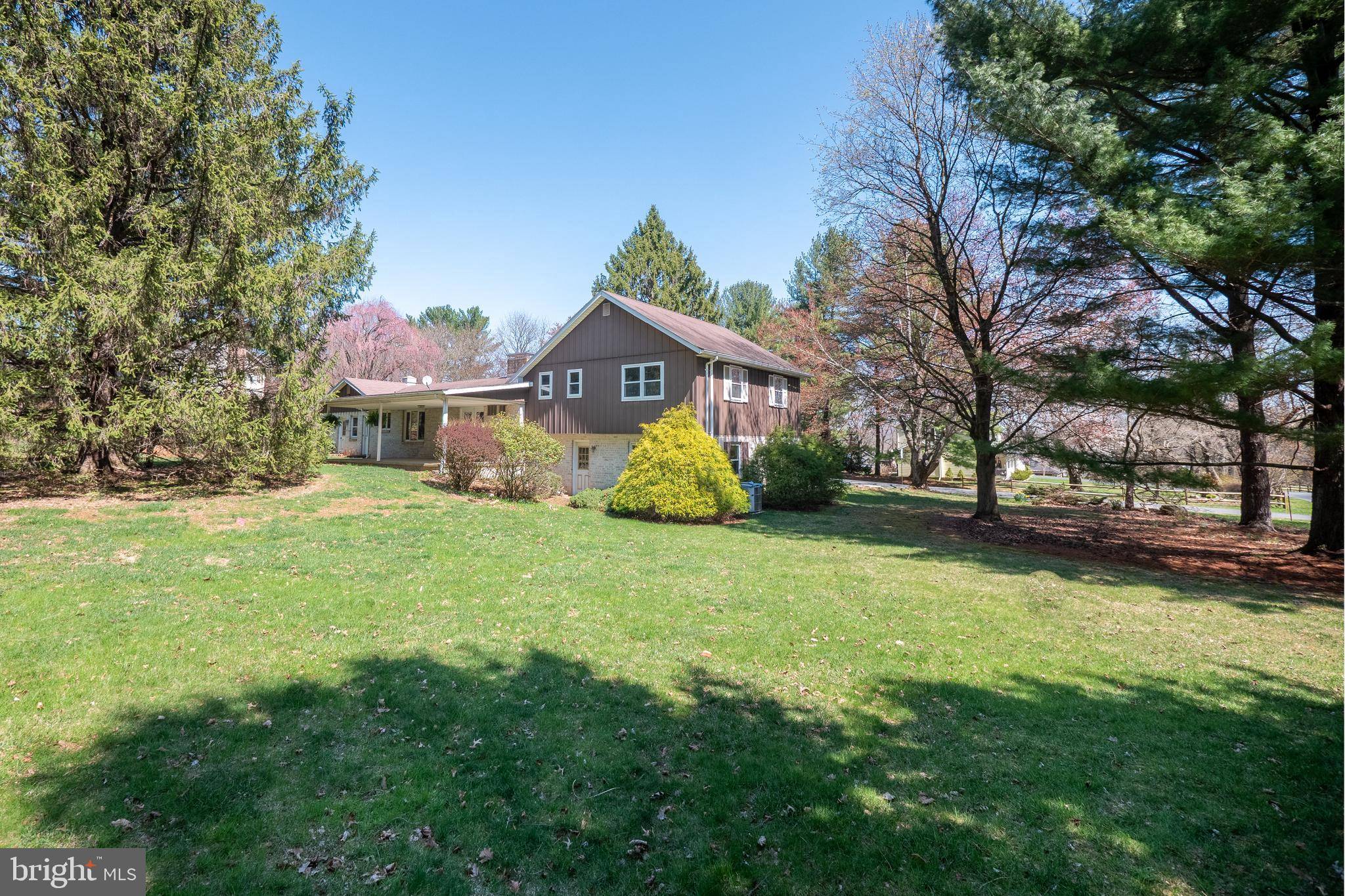 Bethlehem, PA 18015,1868 DARTFORD RD