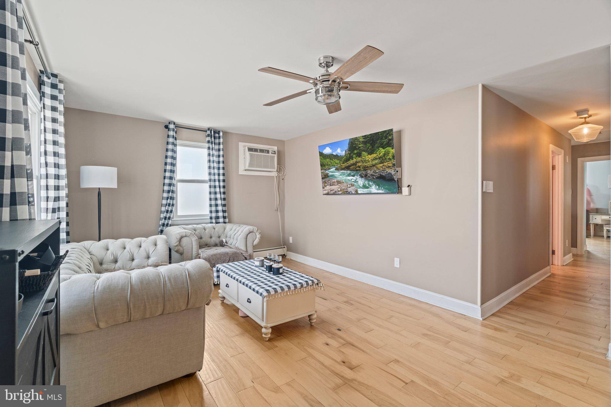 Philadelphia, PA 19111,8239 PINE RD