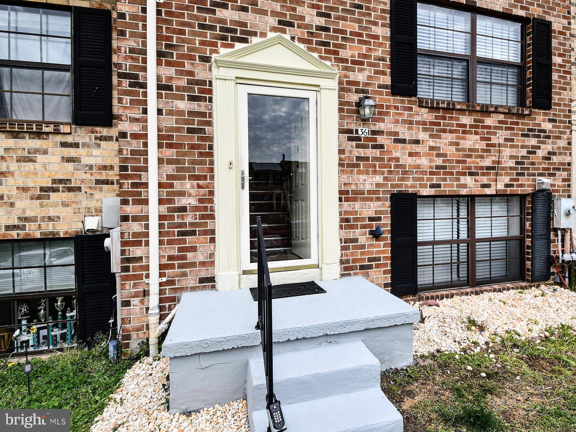 Catonsville, MD 21228,36 CLINTON HILL CT