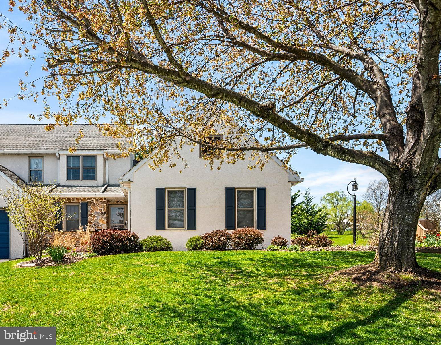 Elverson, PA 19520,19 MEADOWVIEW DR