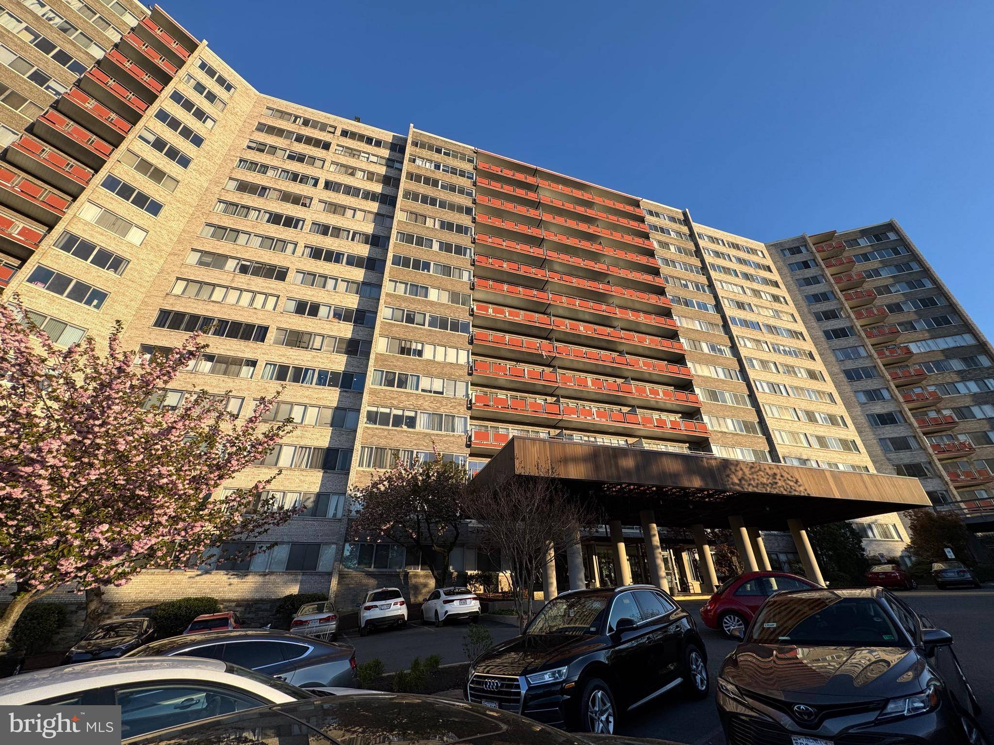 Alexandria, VA 22304,5340 HOLMES RUN PKWY #1201