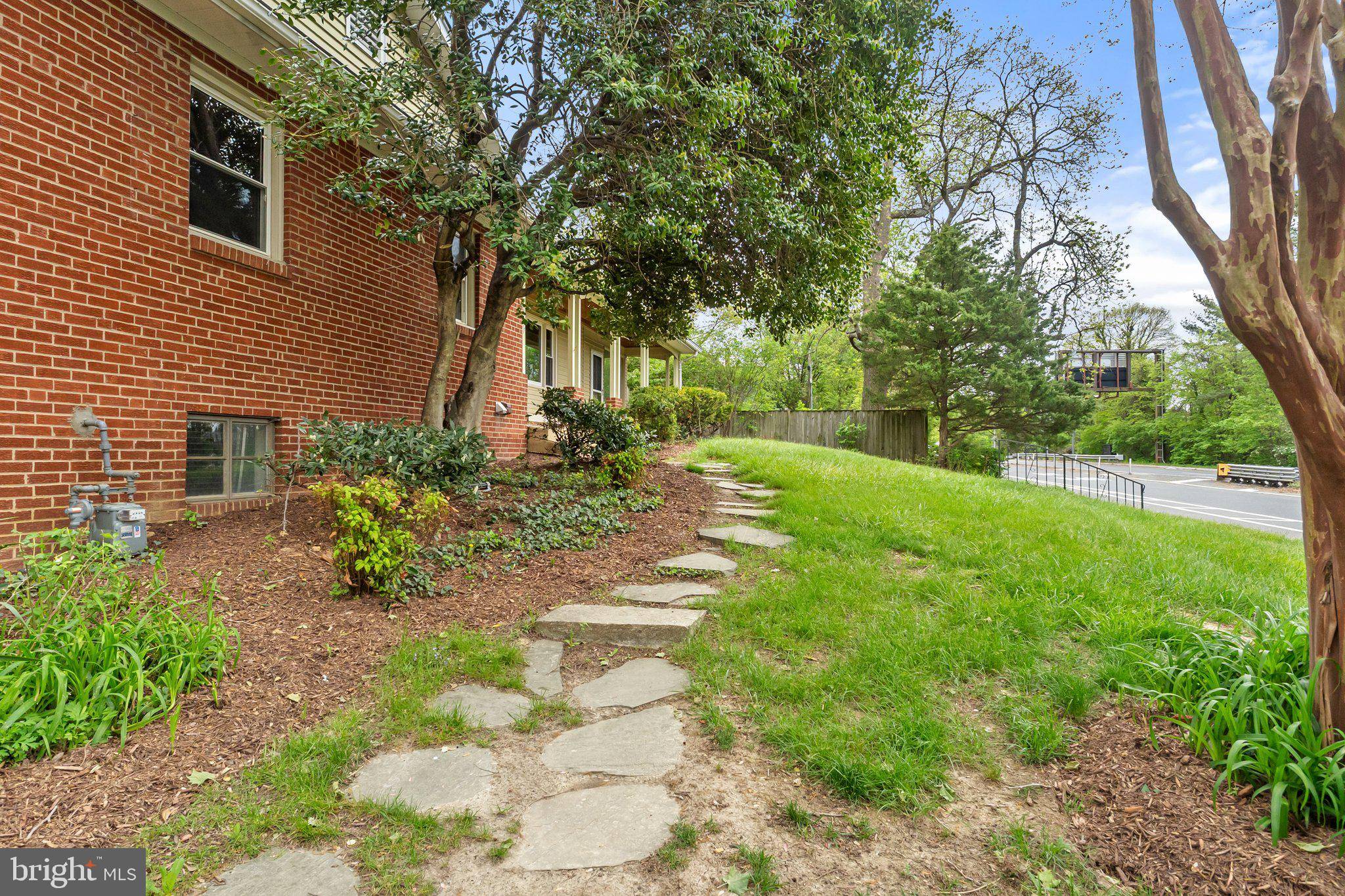 Arlington, VA 22213,6877 WASHINGTON BLVD