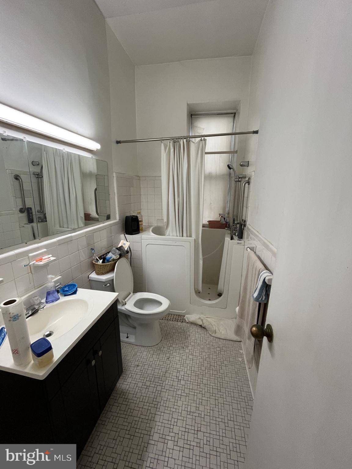 Washington, DC 20009,1851 COLUMBIA RD NW #105