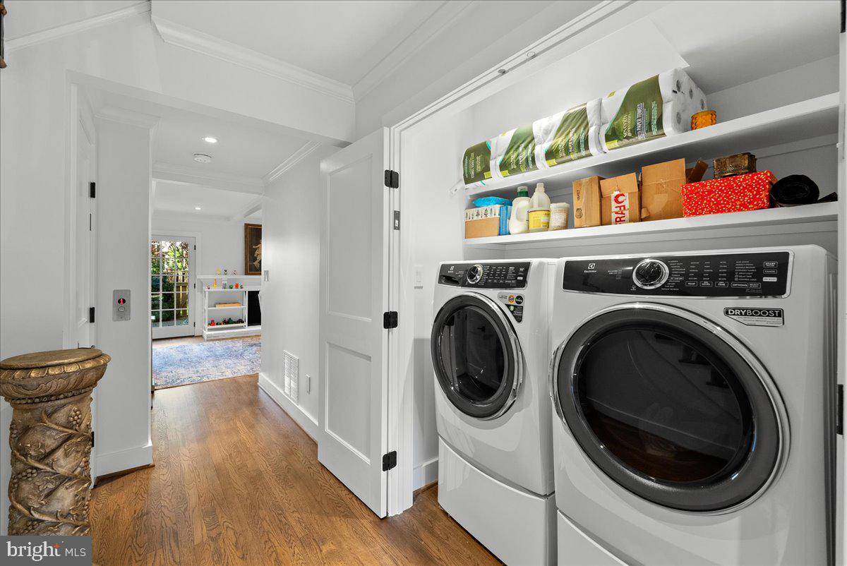 Arlington, VA 22207,2512 N HARRISON ST