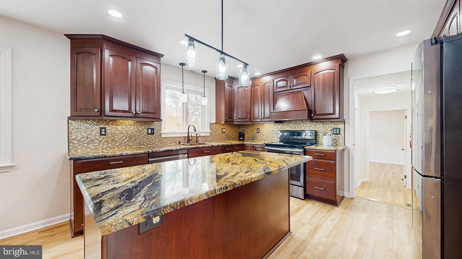 Princeton Junction, NJ 08550,11 MANOR RIDGE DR