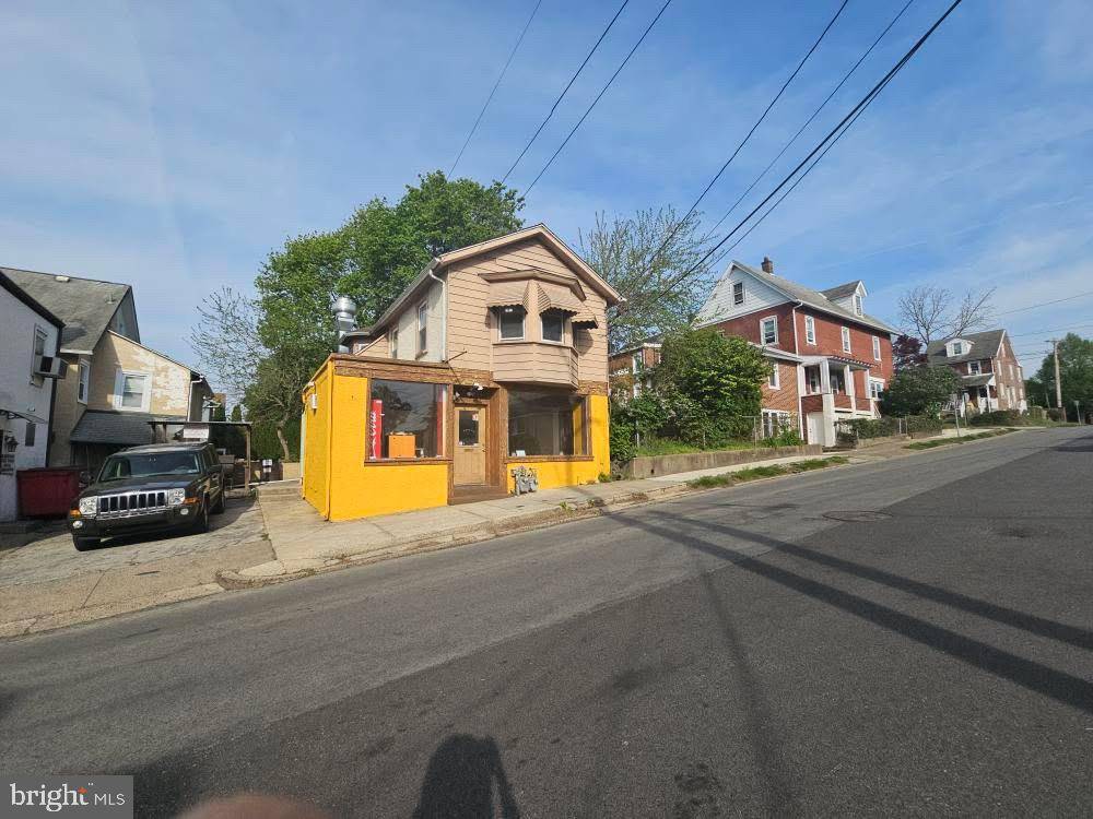 Ardmore, PA 19003,107 E COUNTY LINE RD #2