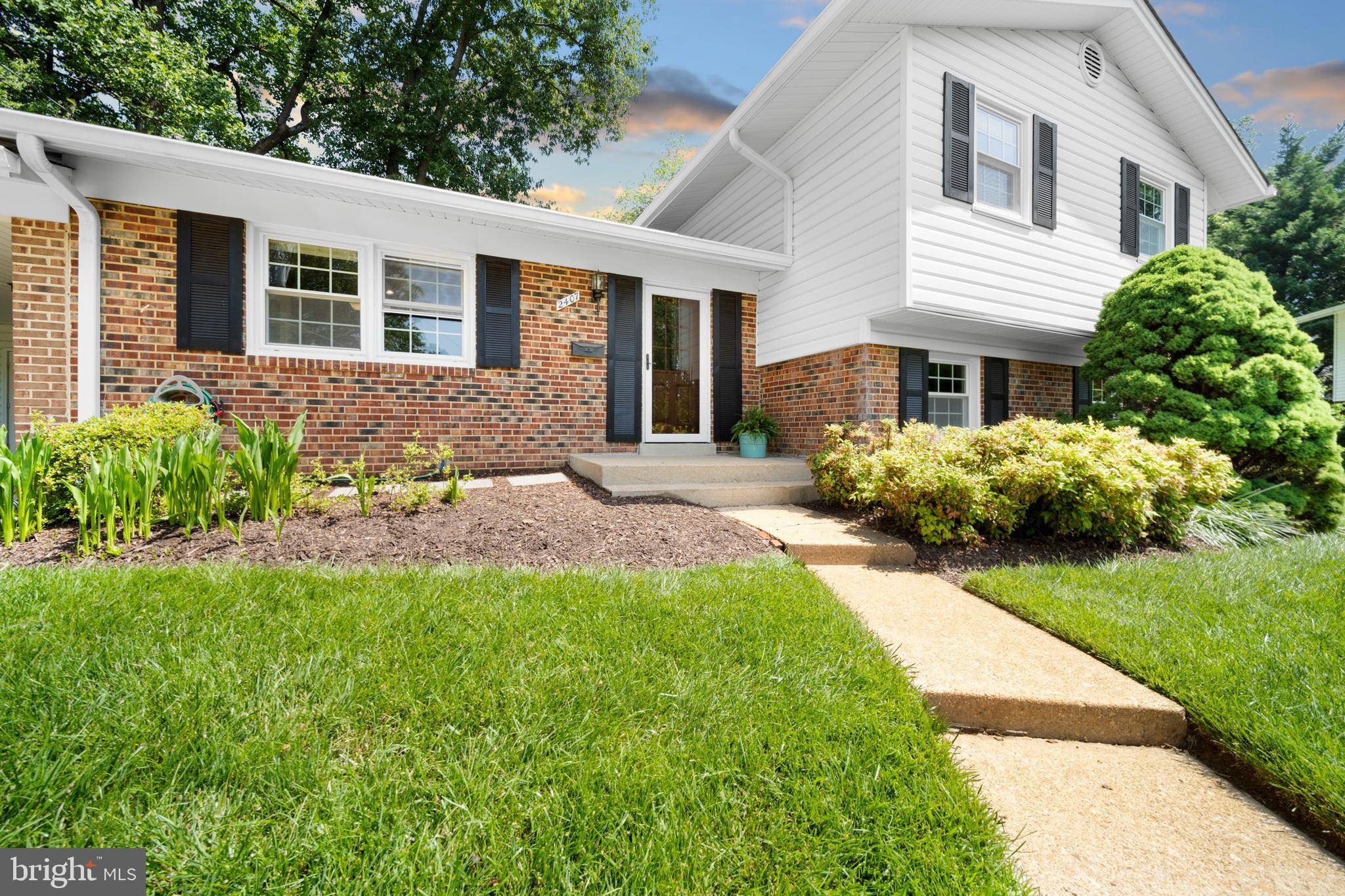 Vienna, VA 22180,2407 GARNETT CT