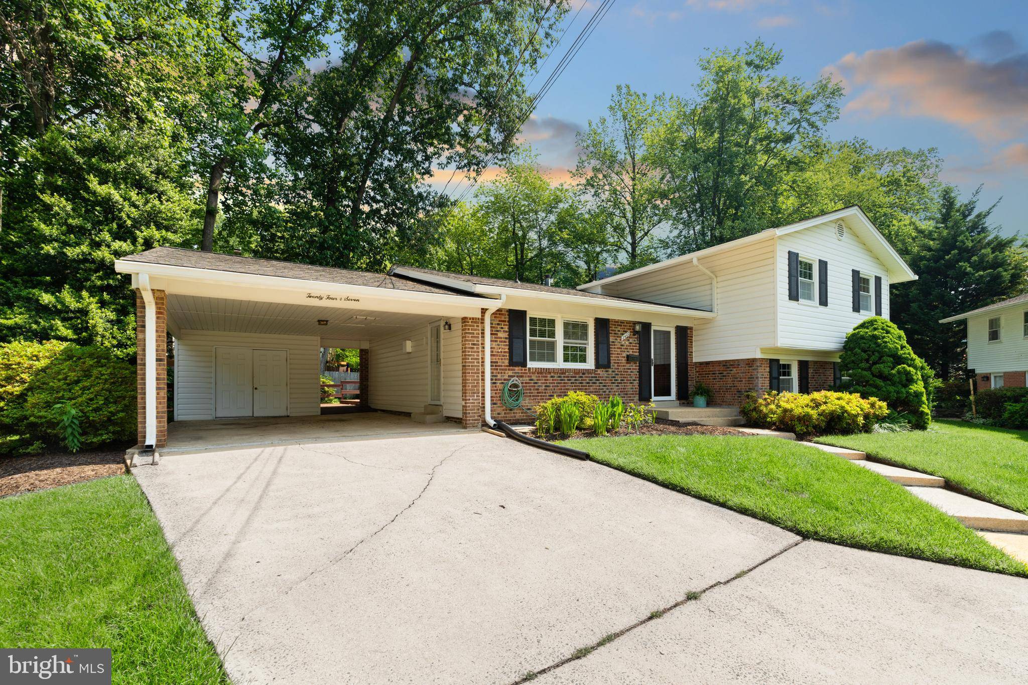 Vienna, VA 22180,2407 GARNETT CT