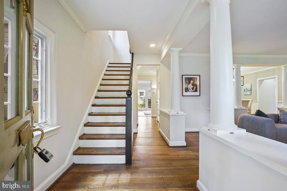 Bethesda, MD 20814,8012 HAMPDEN LN