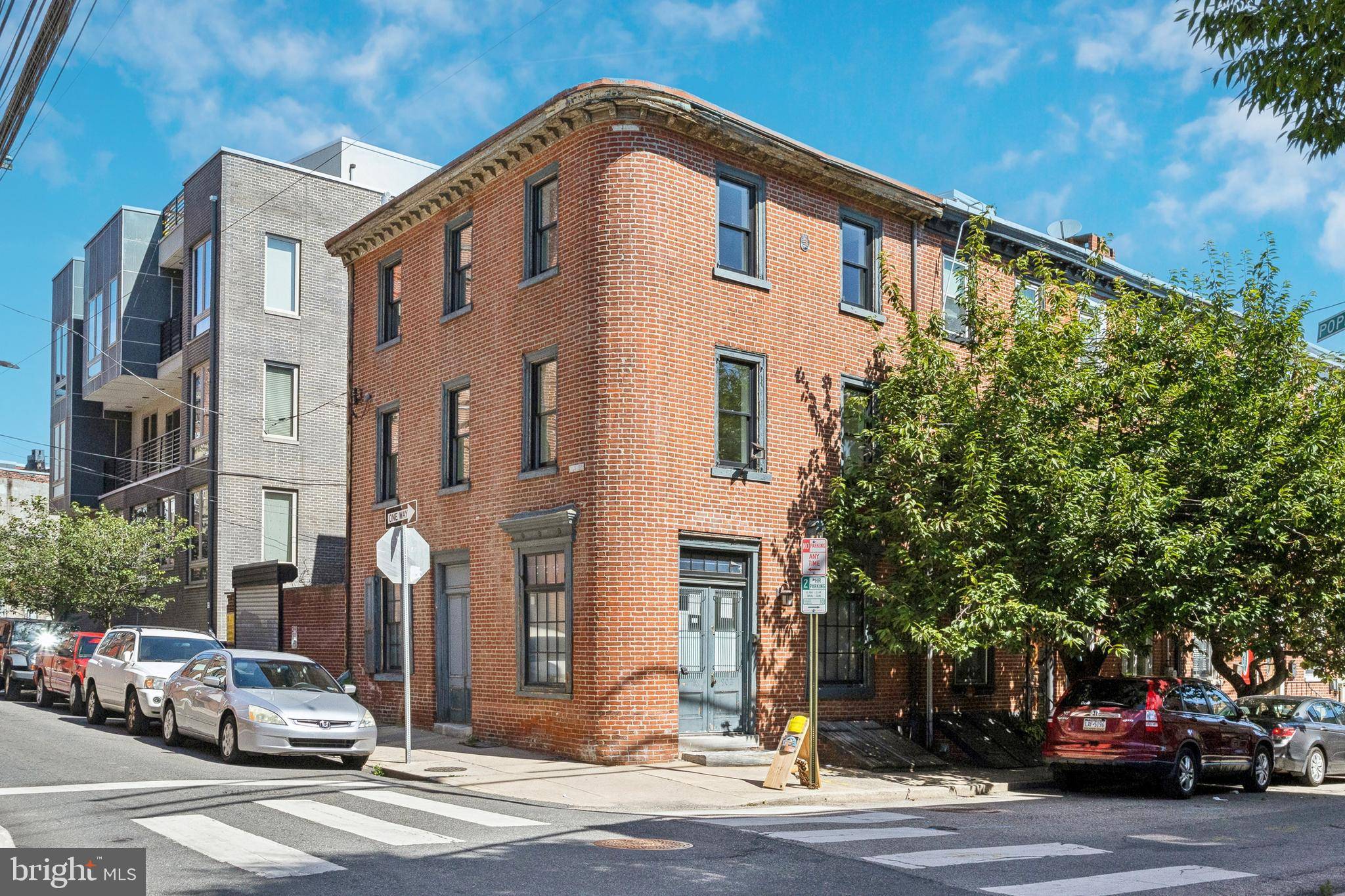 Philadelphia, PA 19123,902 N AMERICAN ST