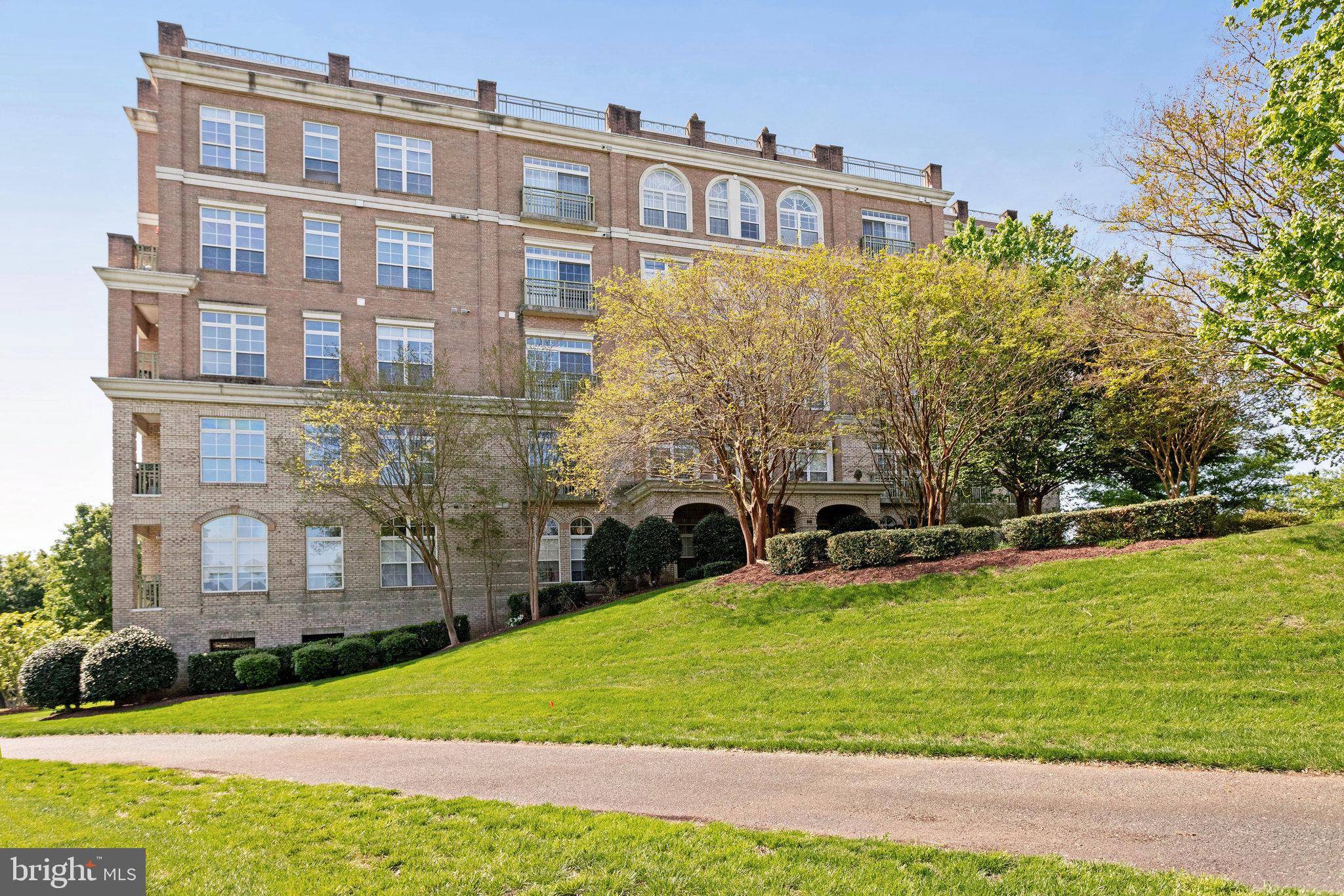 Woodbridge, VA 22191,810 BELMONT BAY DR #101