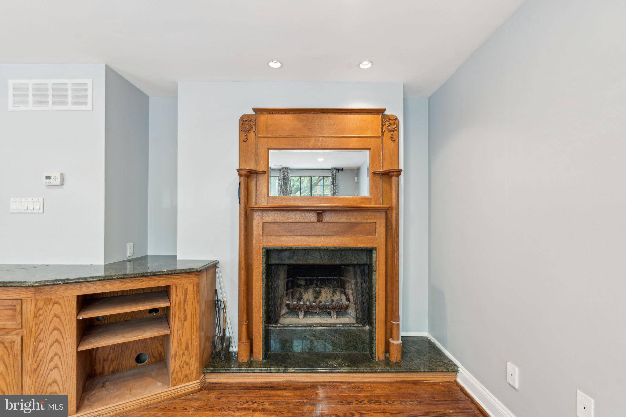 Philadelphia, PA 19103,2028 ARCH ST