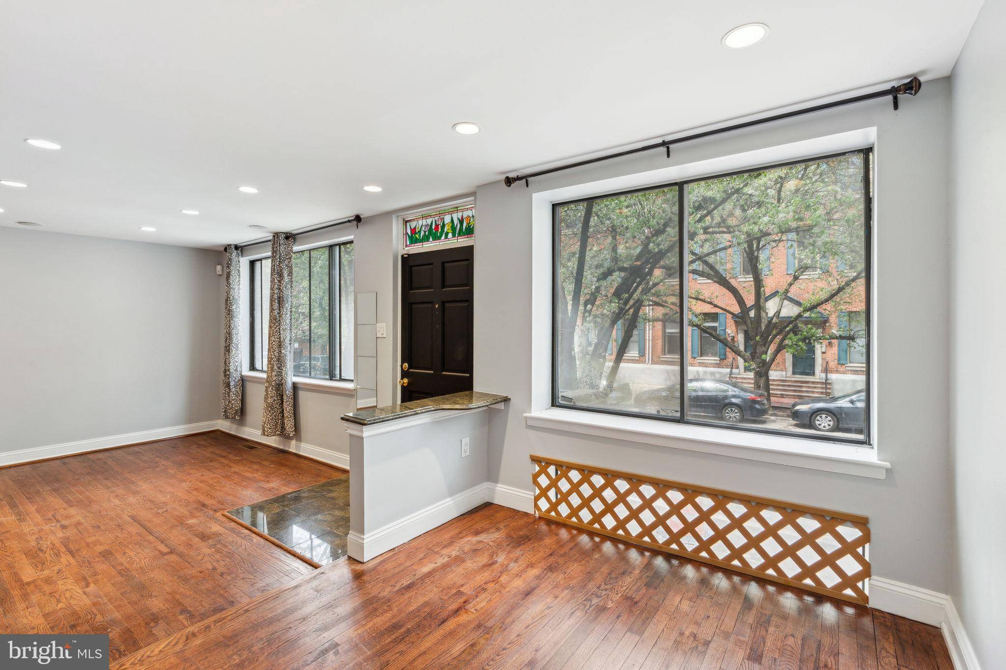 Philadelphia, PA 19103,2028 ARCH ST