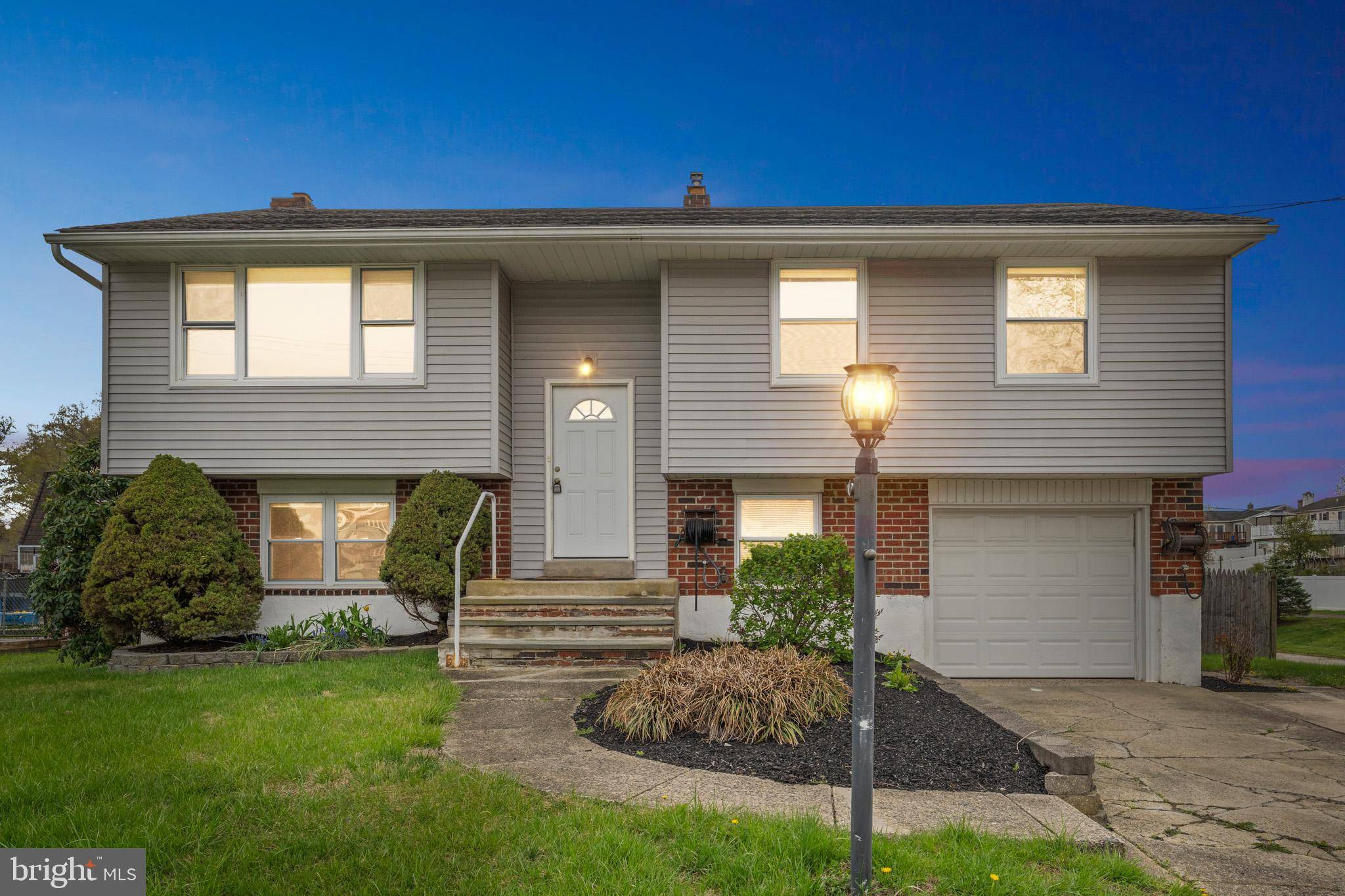 Aston, PA 19014,2205 WEIR RD