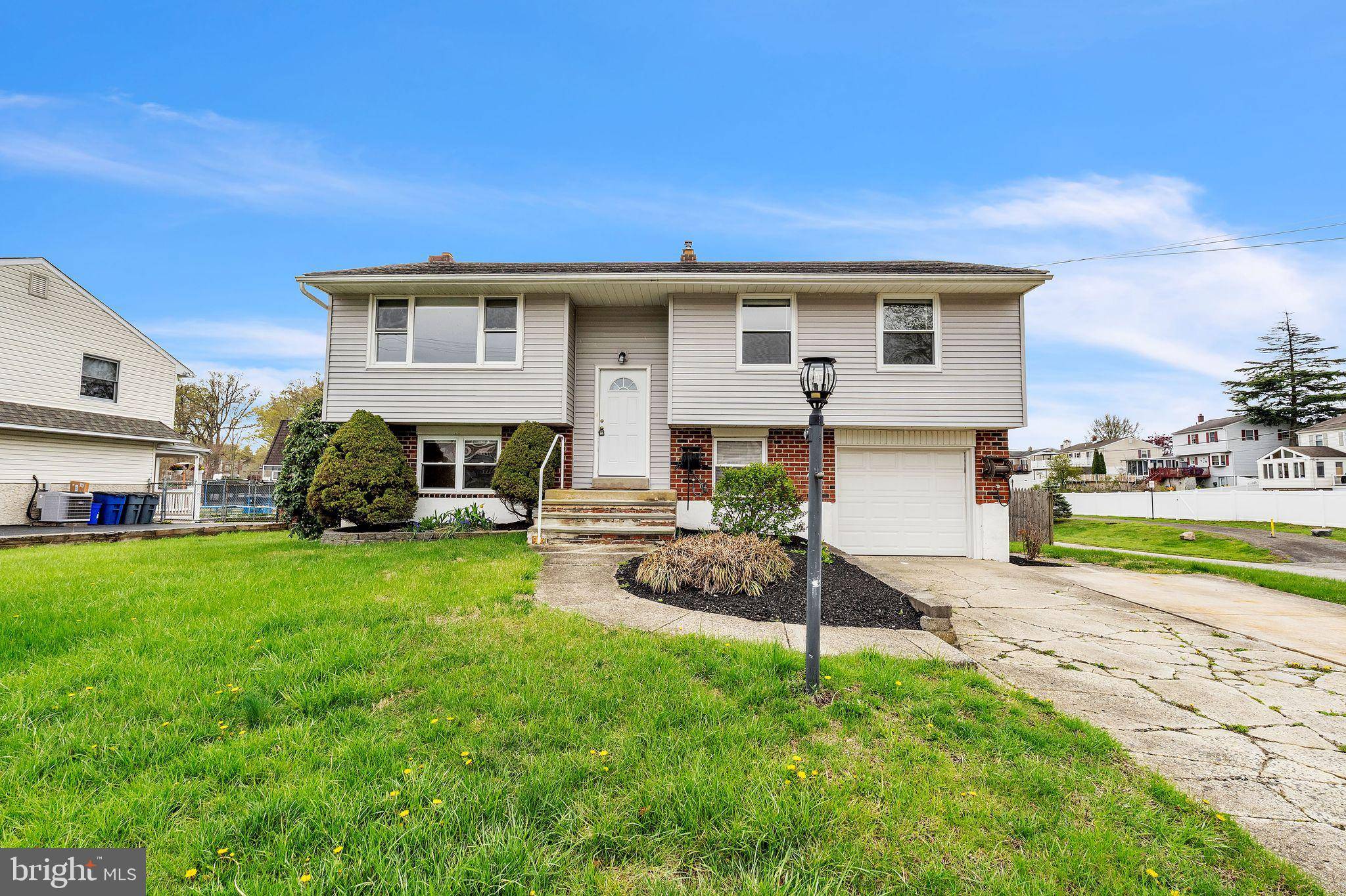 Aston, PA 19014,2205 WEIR RD