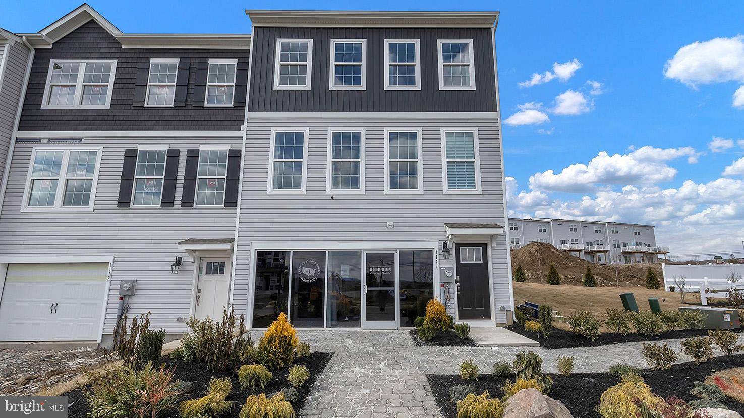 Fogelsville, PA 18051,1123 MEADOWLARK DRIVE