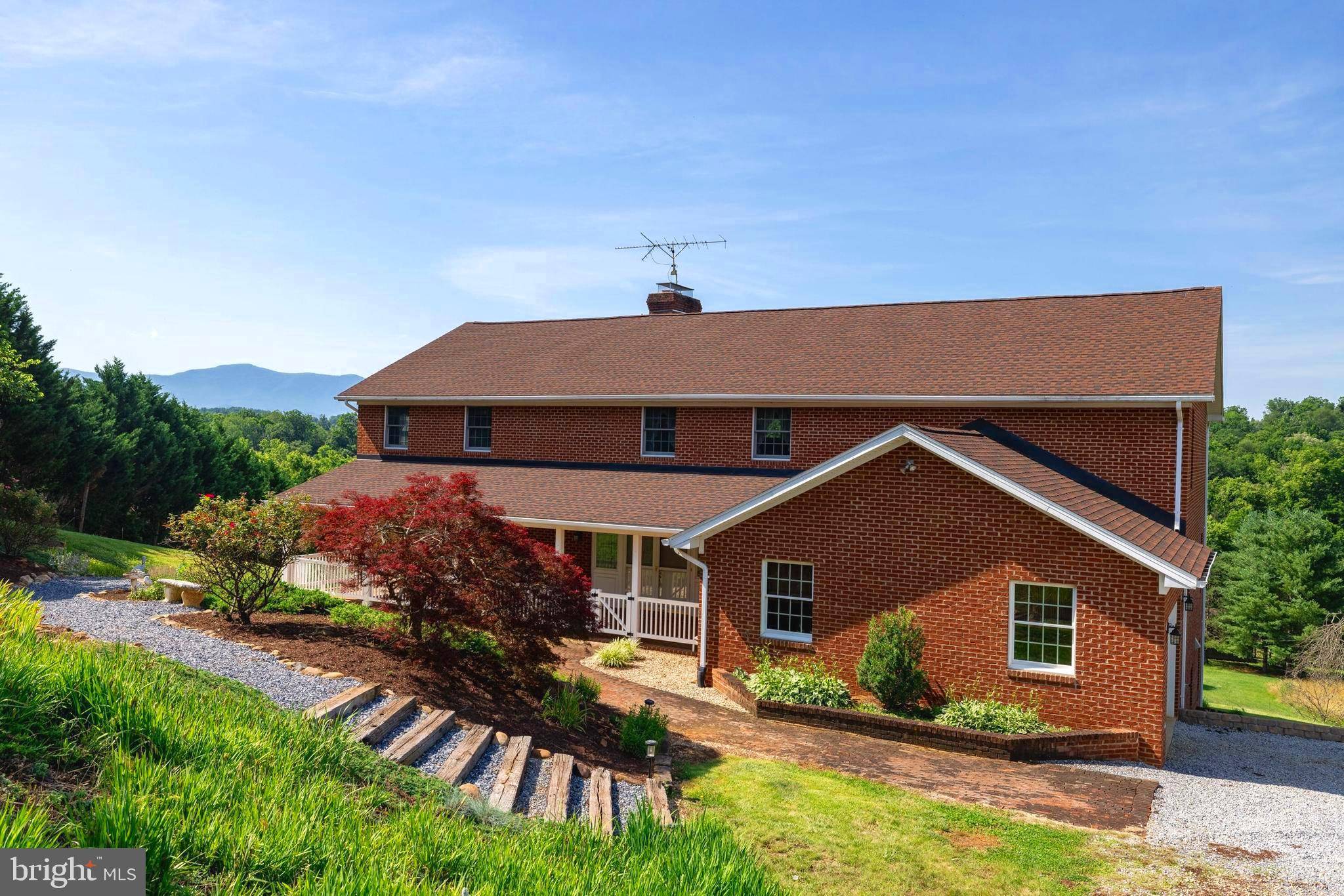 Luray, VA 22835,360 LAZY RIVER EAST RD