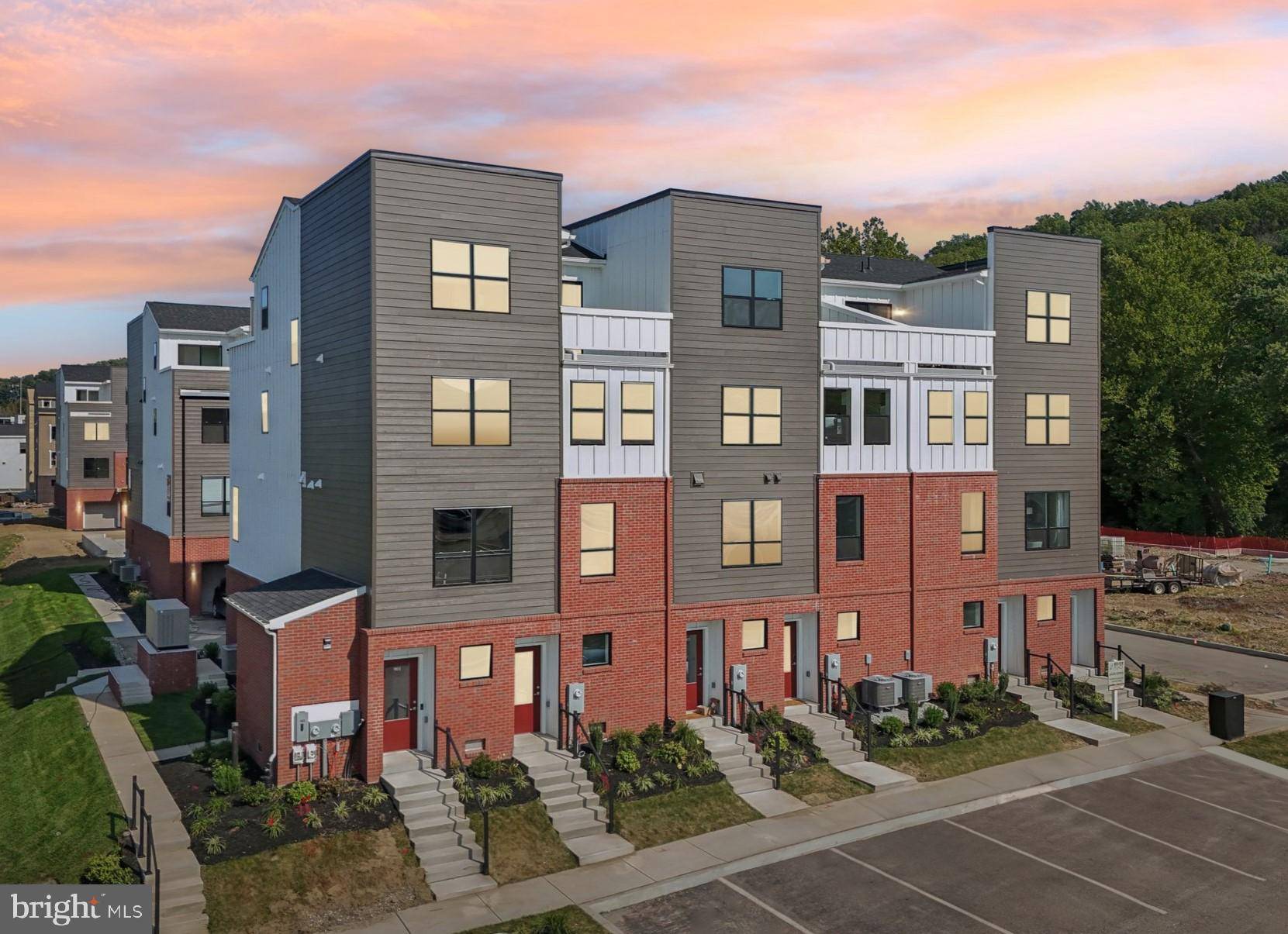 Conshohocken, PA 19428,906 RIVERPLACE DR