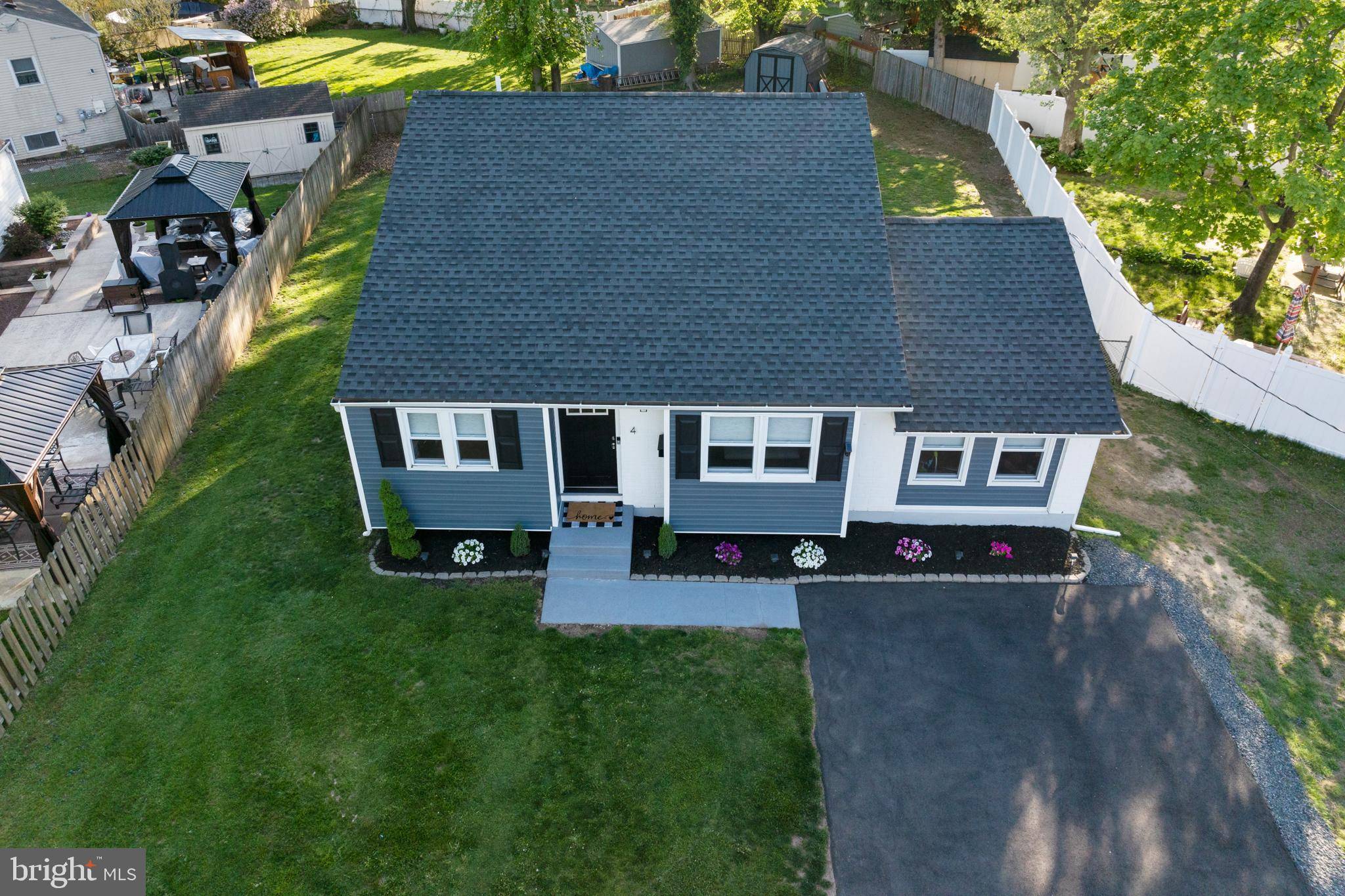 Hamilton, NJ 08620,4 LAKEVIEW DR