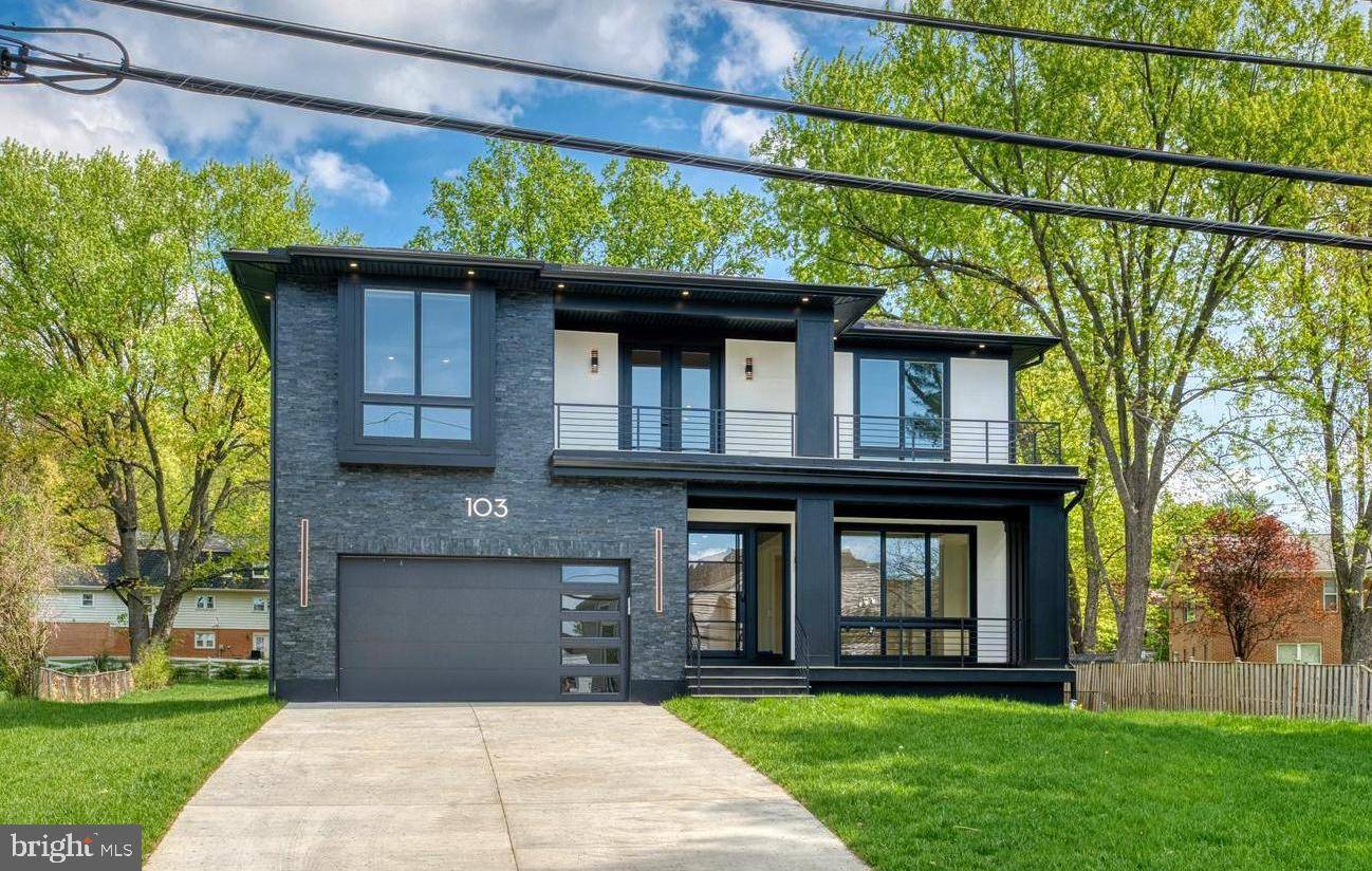 Vienna, VA 22180,103 SAINT ANDREWS DR NE
