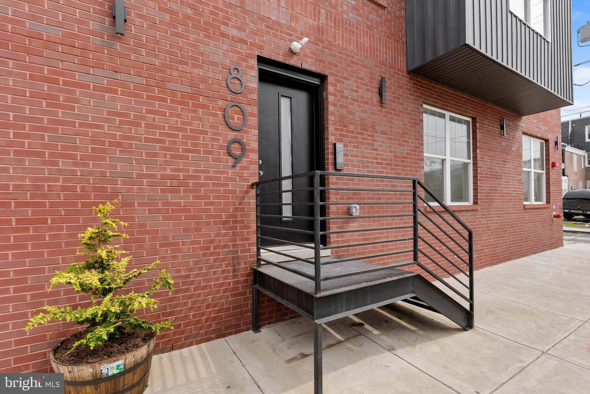 Philadelphia, PA 19122,809 DIAMOND ST