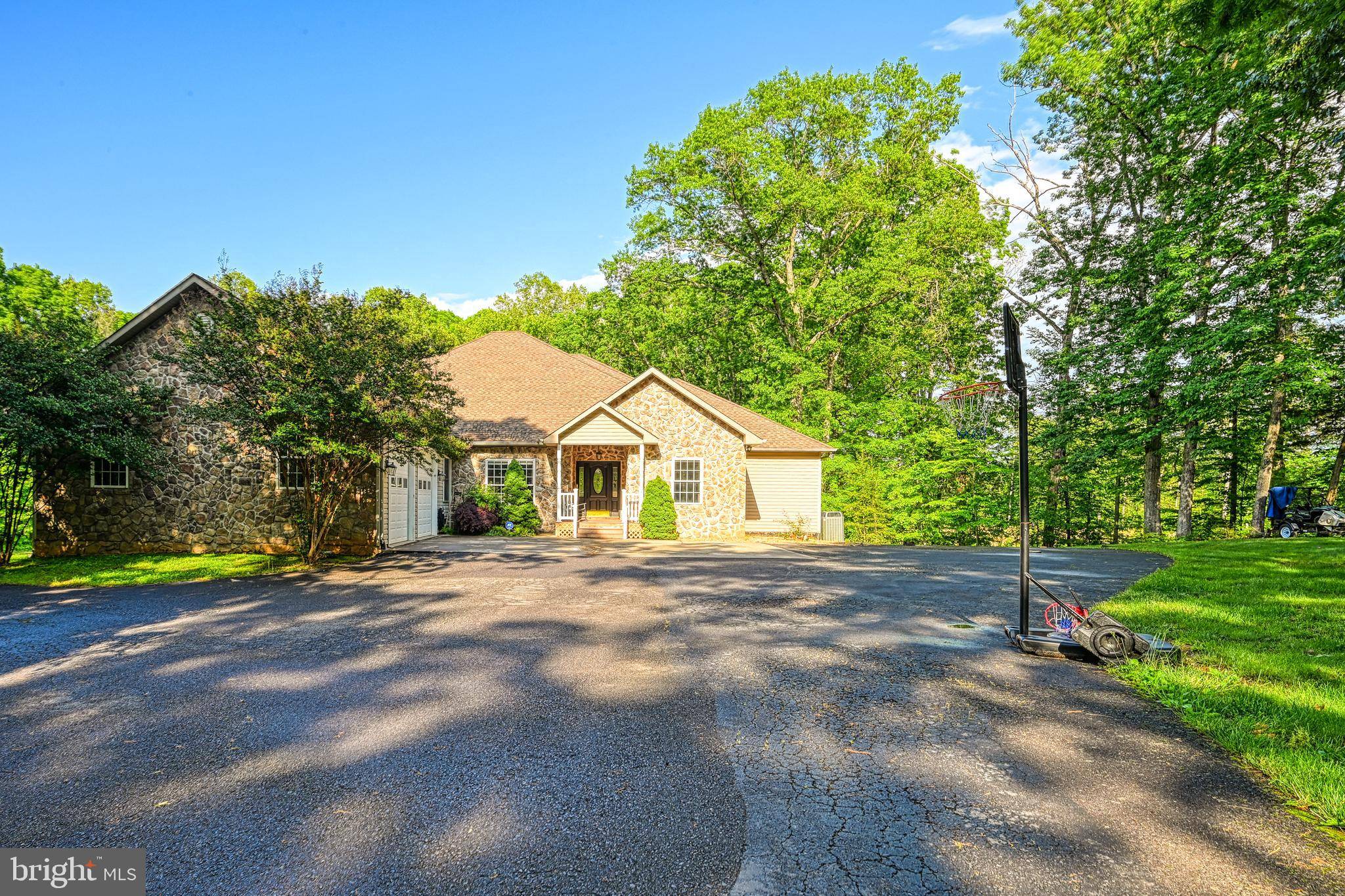 Mineral, VA 23117,520 OAK GROVE DR