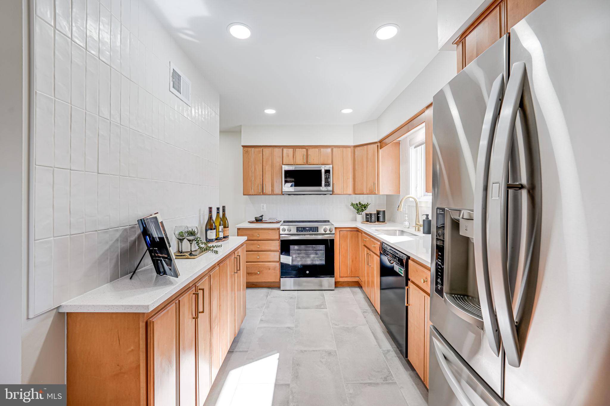 Chantilly, VA 20151,15230 LOUIS MILL DR