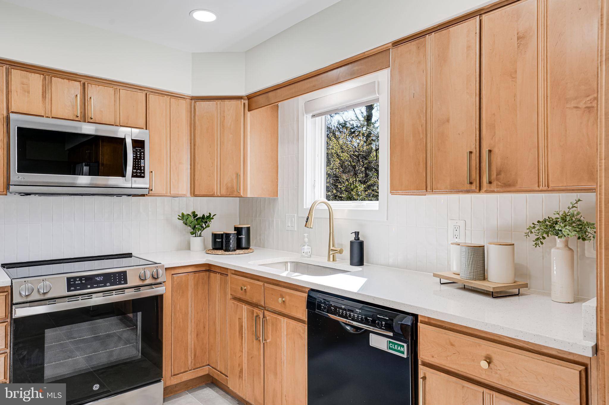 Chantilly, VA 20151,15230 LOUIS MILL DR
