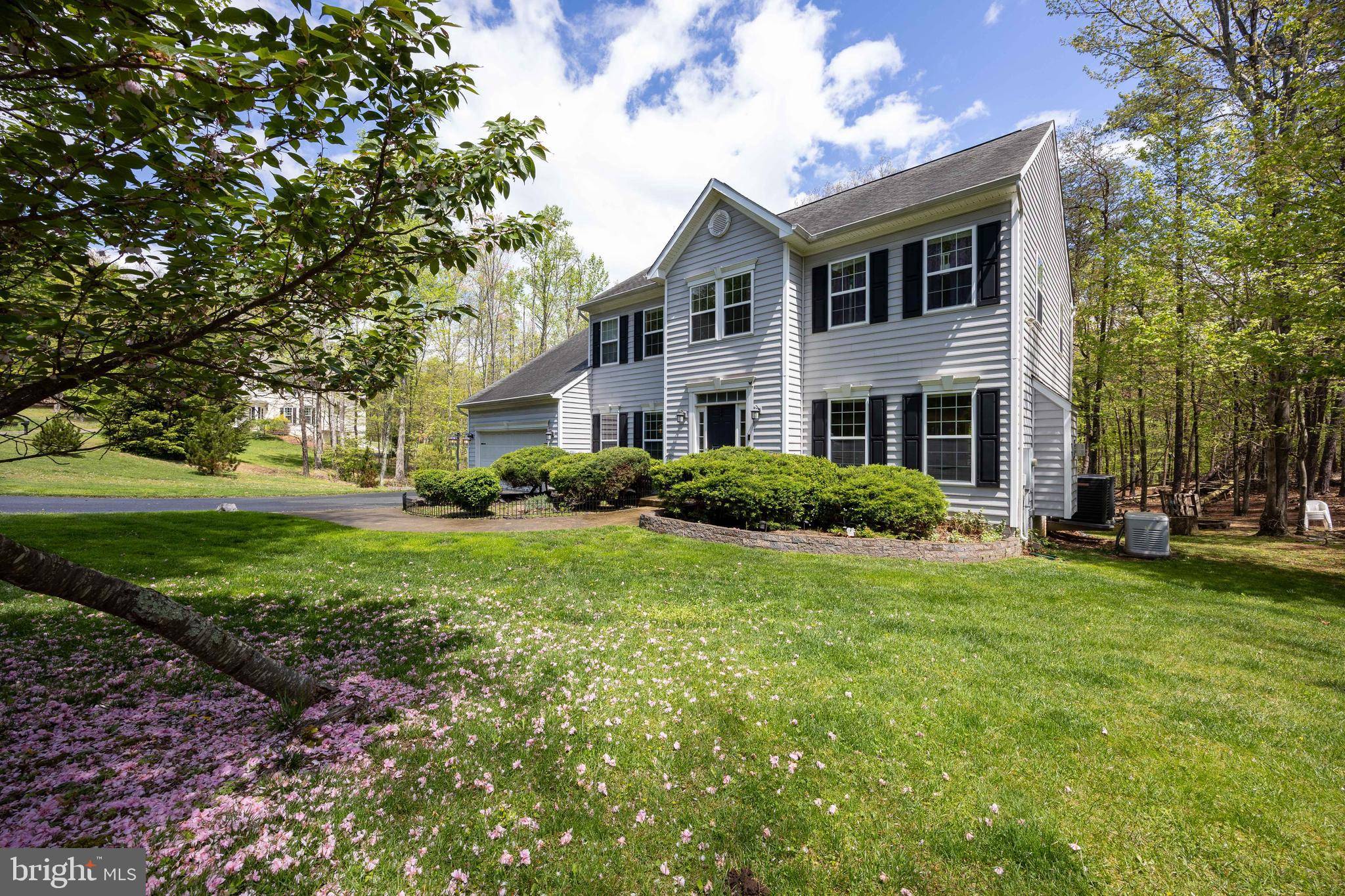 Hedgesville, WV 25427,350 ROTTERHAM DR